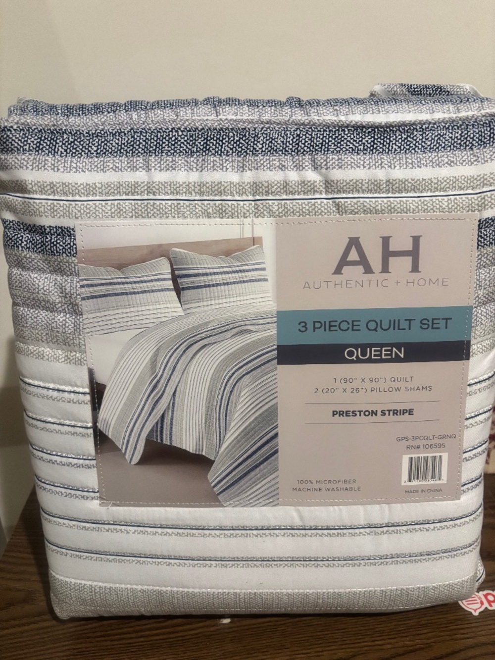 BRAND NEW AUTHENTIC HOME QUEEN COMFORTER SET